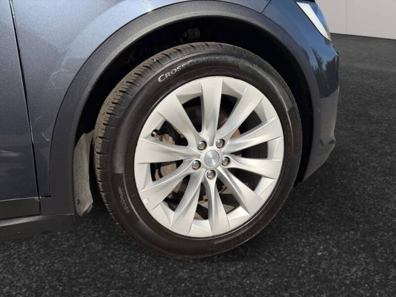 2019 Tesla Model X Standard Range