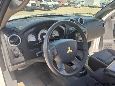 2006 Mitsubishi Raider LS