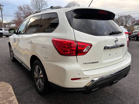 2018 Nissan Pathfinder SV
