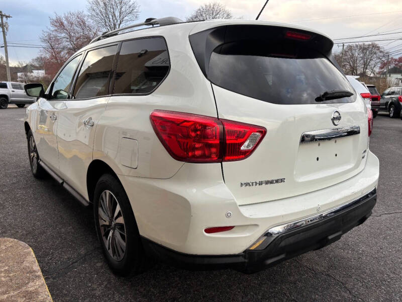 2018 Nissan Pathfinder SV