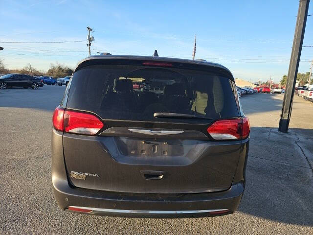2017 Chrysler Pacifica Touring-L Plus