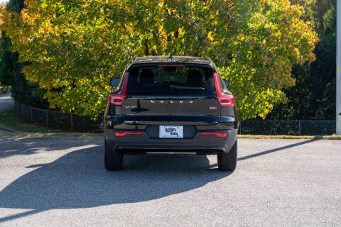 2024 Volvo XC40 B5 Ultimate Dark Theme