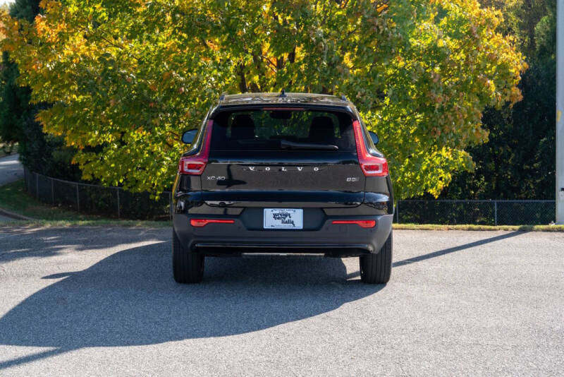 2024 Volvo XC40 B5 Ultimate Dark Theme