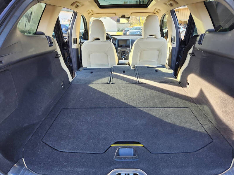 2016 Volvo XC60 T5 Drive-E Premier