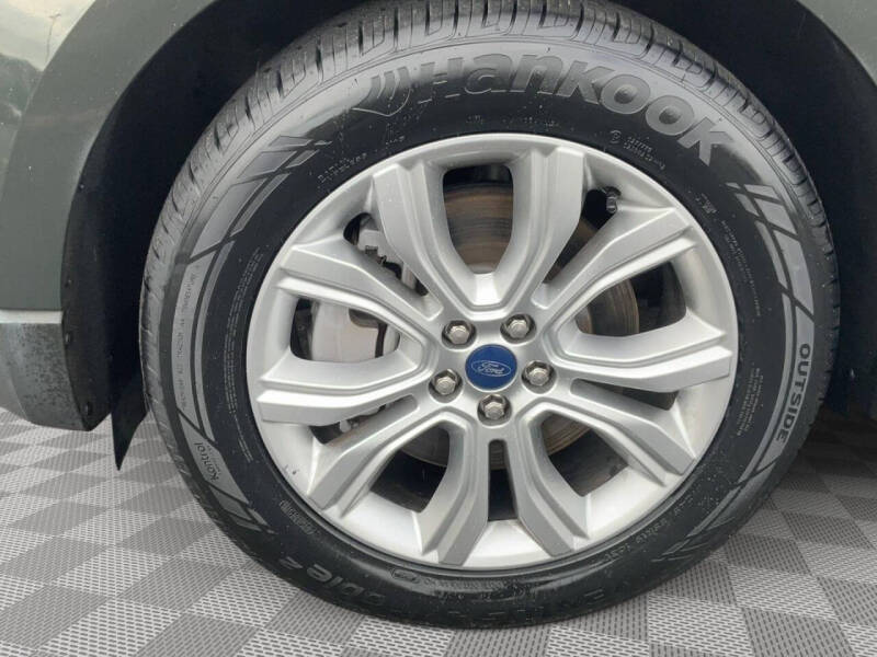 2022 Ford Edge Titanium