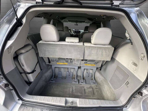 2014 Toyota Sienna XLE 8-Passenger