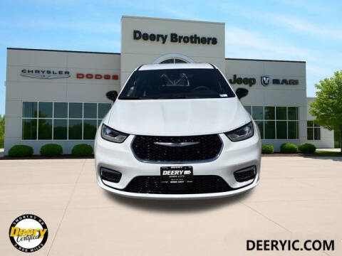 2025 Chrysler Pacifica Select