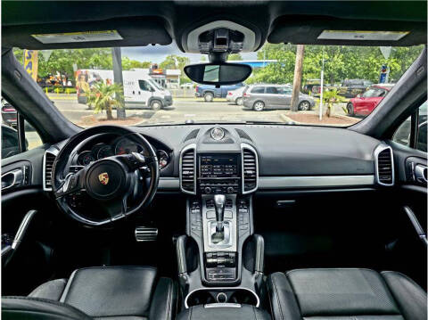 2013 Porsche Cayenne GTS