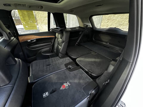 2021 Volvo XC90 T6 Momentum 7-Passenger