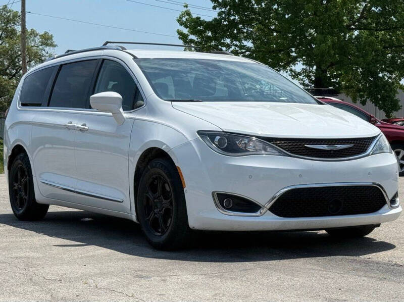2017 Chrysler Pacifica Touring-L Plus