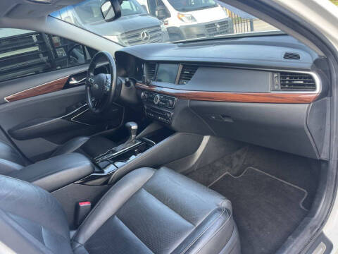 2017 Kia Cadenza Premium