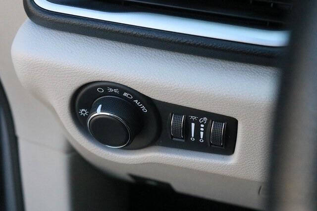 2020 Chrysler Voyager LXi