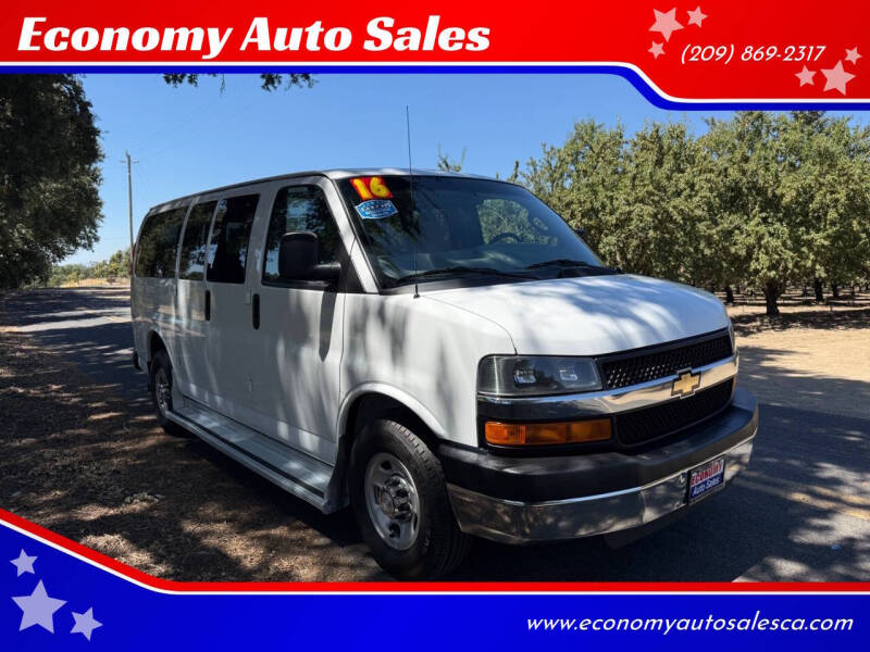 2016 Chevrolet Express Passenger LS's photo