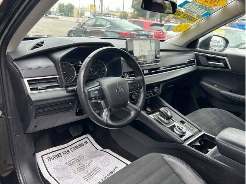 2024 Mitsubishi Outlander SE