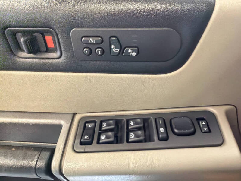 2004 HUMMER H2