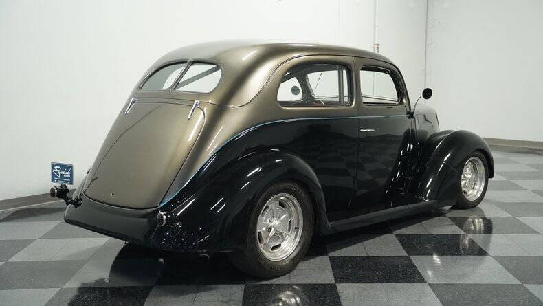 1937 Ford Tudor