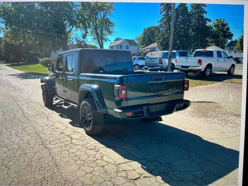 2022 Jeep Gladiator Sport