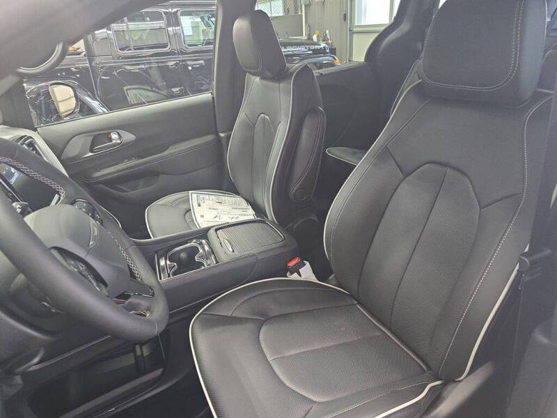 2027 Chrysler Pacifica Limited