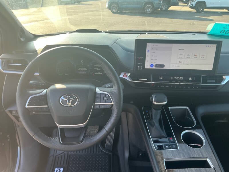 2025 Toyota Sienna Platinum 7-Passenger