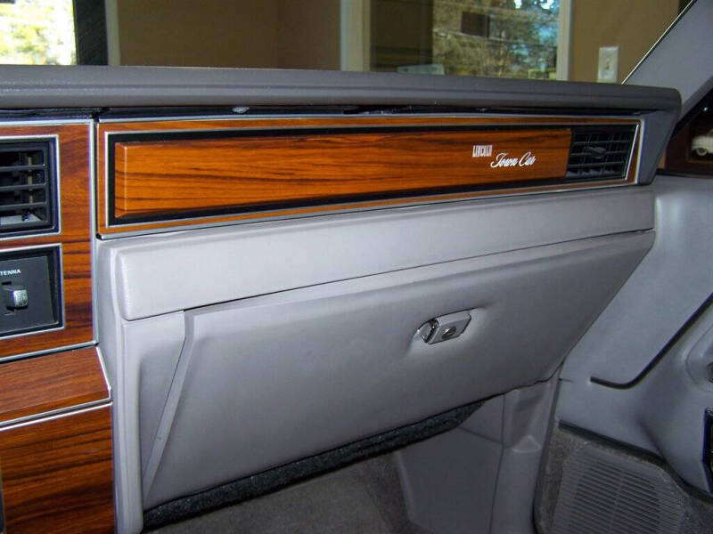 1988 Lincoln Town Car Signature