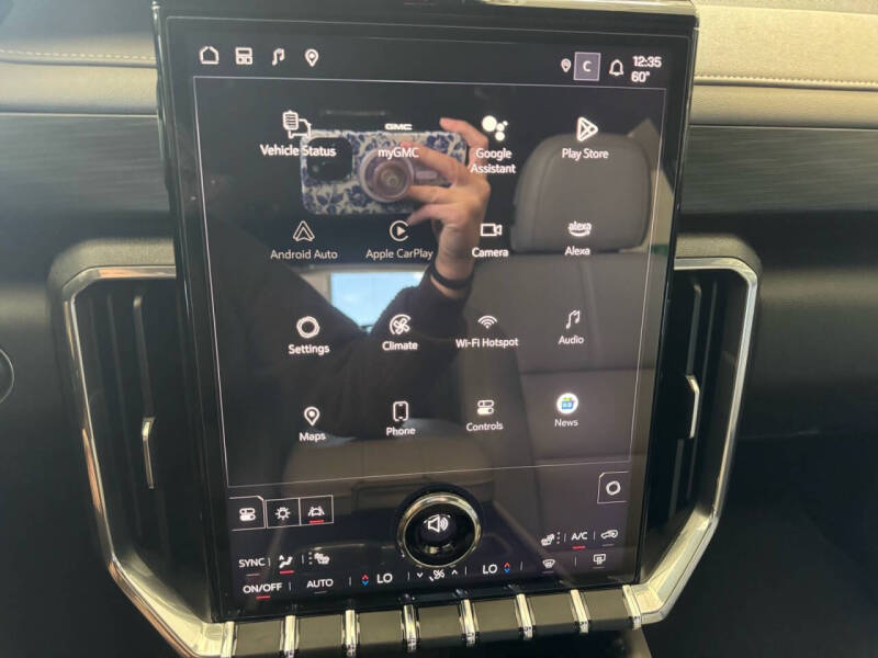 2024 GMC Acadia Elevation