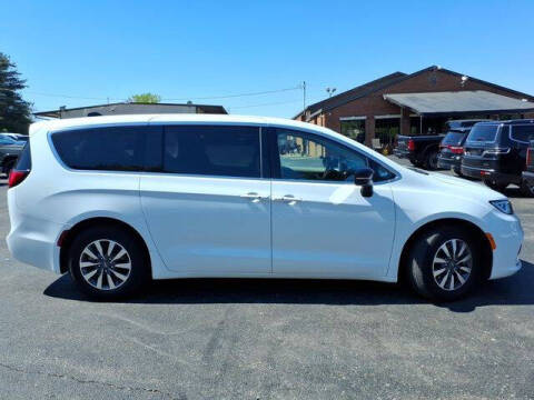 2024 Chrysler Pacifica Plug-In Hybrid Select