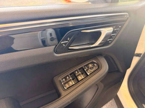 2015 Porsche Macan S