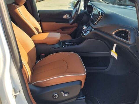 2024 Chrysler Pacifica Plug-In Hybrid Pinnacle