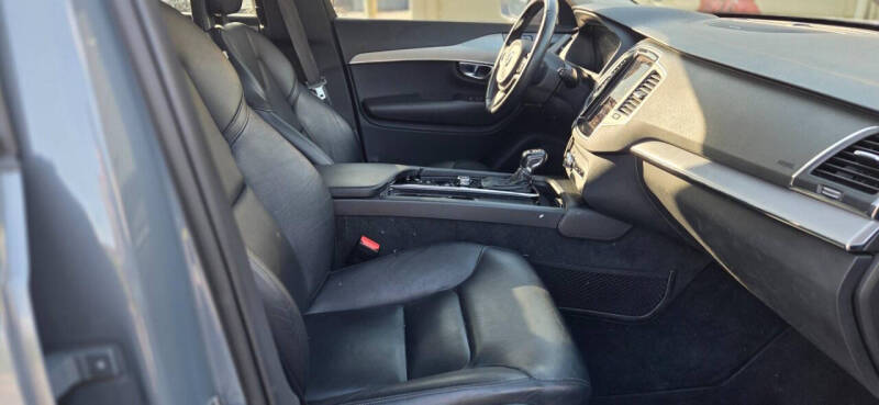 2021 Volvo XC90 T5 Momentum