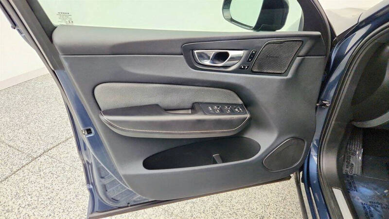 2022 Volvo XC60 Recharge T8 R-Design