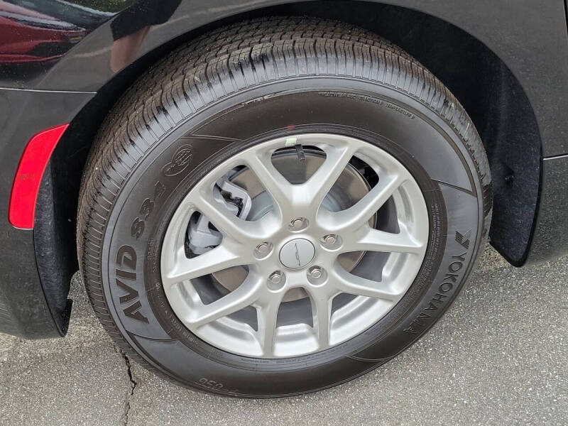 2027 Chrysler Pacifica Select