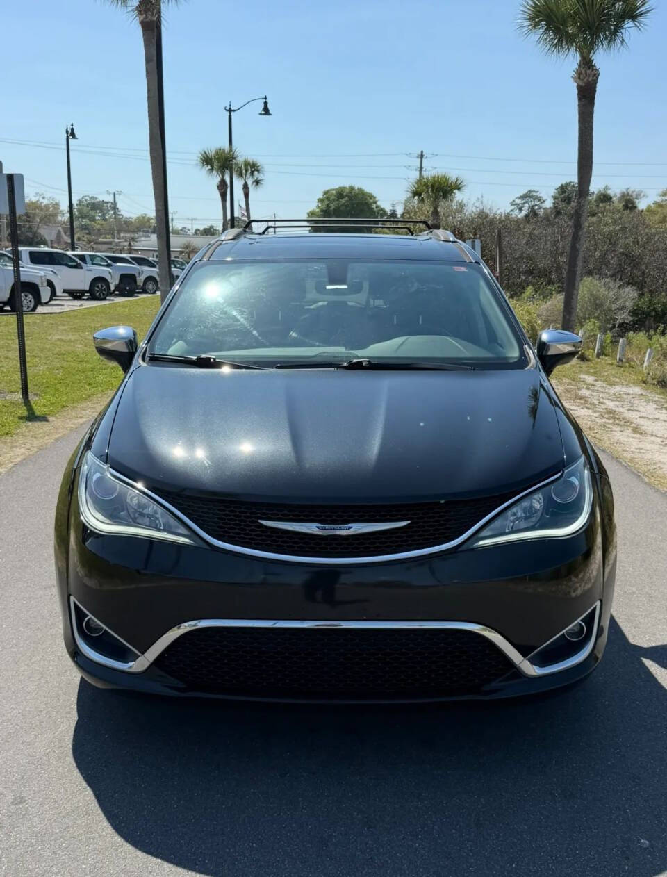 Black 2018 Chrysler Pacifica Limited Limited 4dr Mini-Van 10