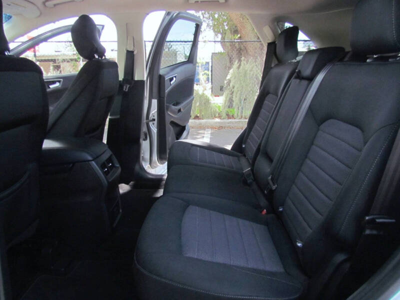2018 Ford Edge SE