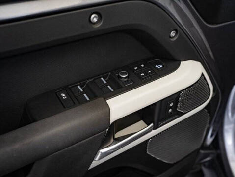 2020 Land Rover Defender 110 SE