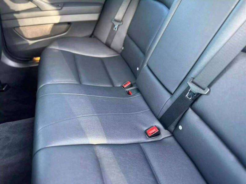 2012 BMW 5 Series 528i