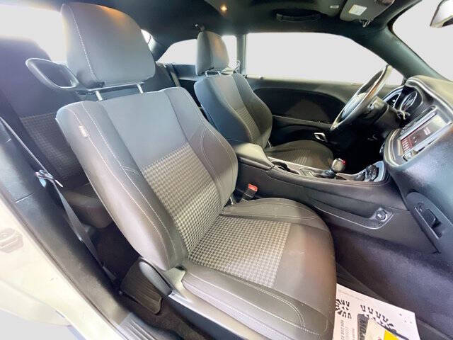 2017 Dodge Challenger SXT