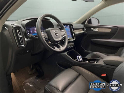 2025 Volvo XC40 B5 Plus Bright Theme