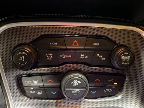 2016 Dodge Challenger 392 HEMI Scat Pack Shaker