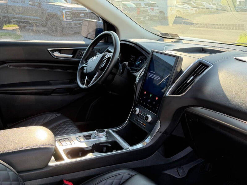 2023 Ford Edge Titanium