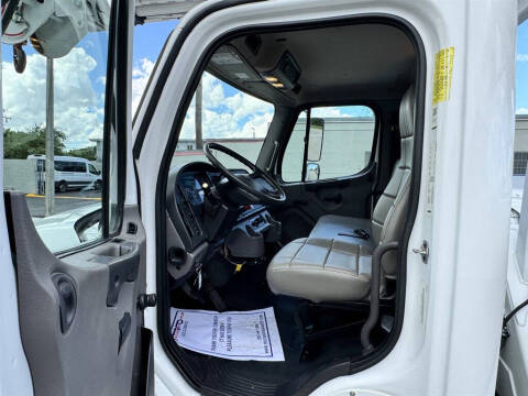 2020 Freightliner M2 106