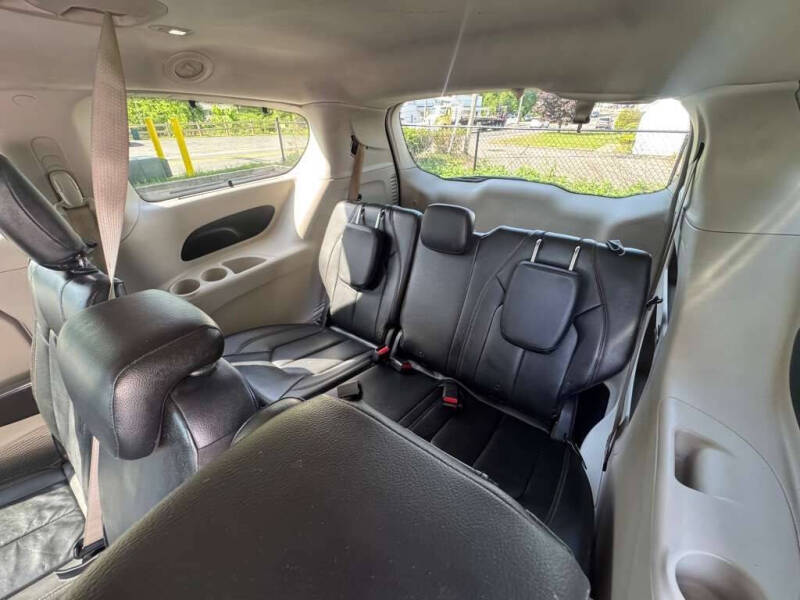 2017 Chrysler Pacifica Touring-L