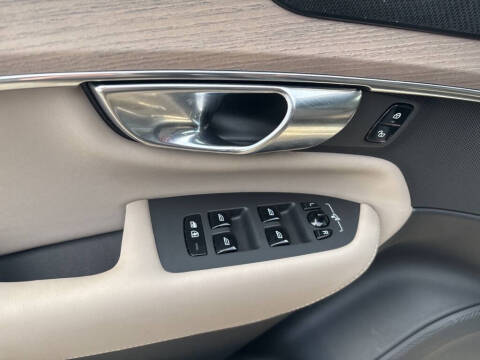 2025 Volvo XC90 B6 Plus Bright Theme 7P