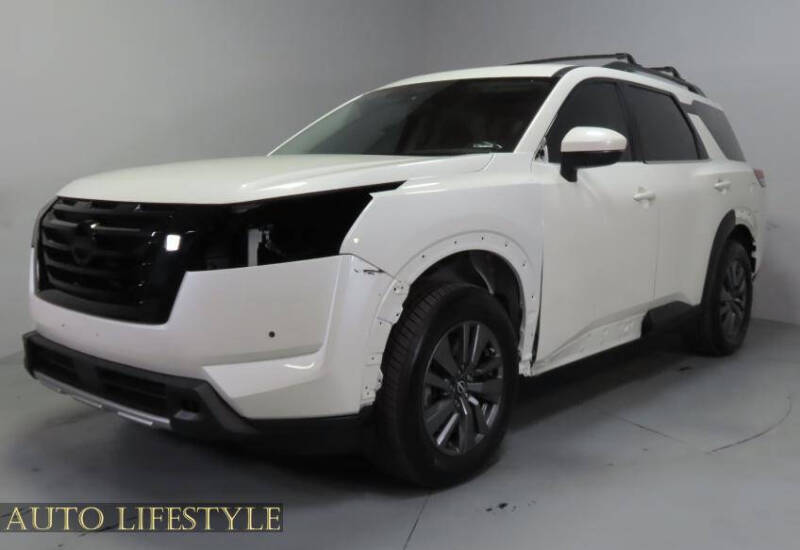 2022 Nissan Pathfinder SV