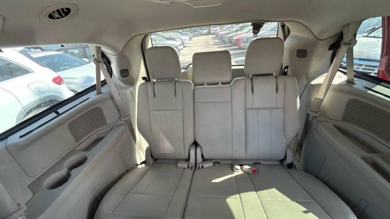 2011 Chrysler Town and Country Touring-L