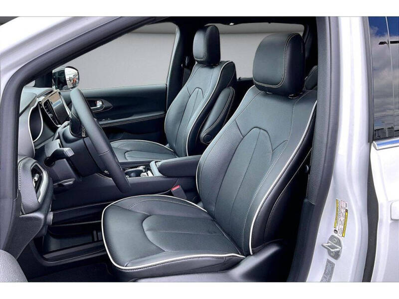 2027 Chrysler Pacifica Limited