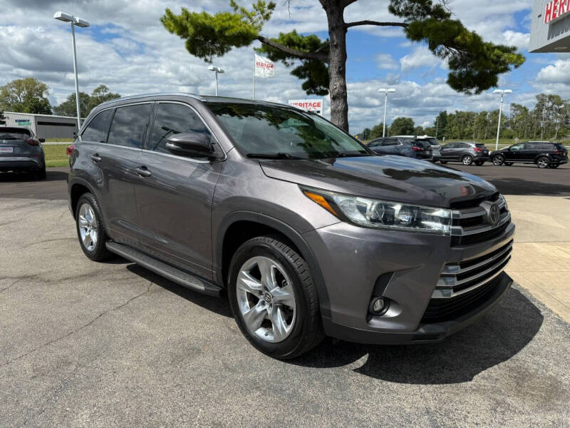 2019 Toyota Highlander Limited's photo