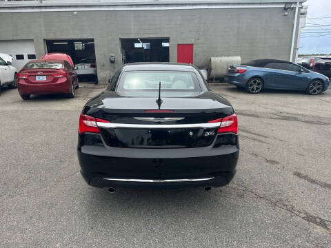 2011 Chrysler 200 Limited
