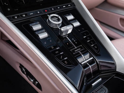 2025 Aston Martin DB12 Volante