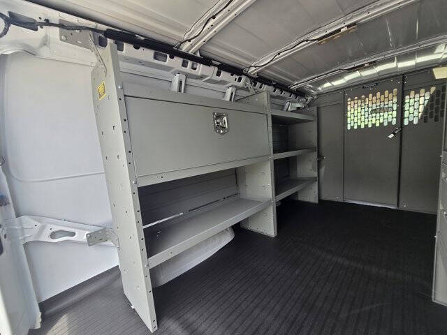 2025 GMC Savana 2500