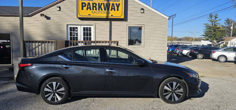 2019 Nissan Altima for sale at Parkway Motors in Springfield IL